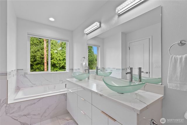 8254 Breeze Loop, Blaine, WA 98230