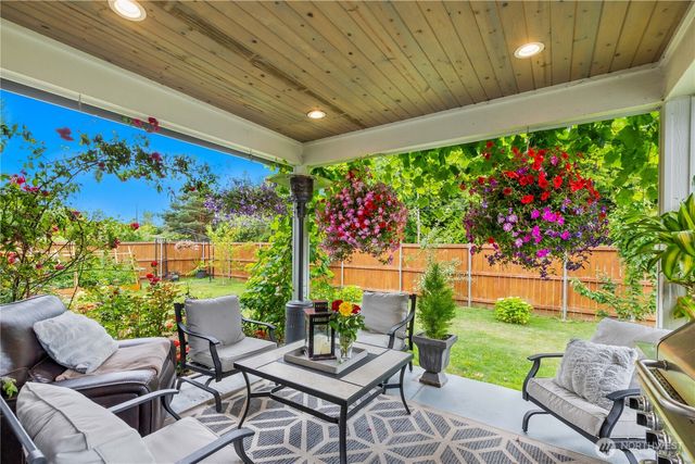 8254 Breeze Loop, Blaine, WA 98230