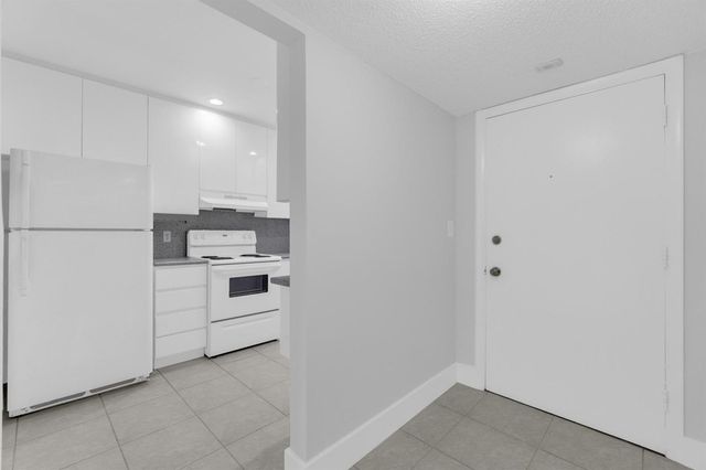 200 Jacaranda Country Club Drive 3c, Plantation, FL 33324