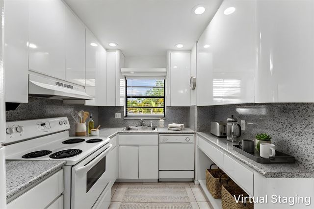 200 Jacaranda Country Club Drive 3c, Plantation, FL 33324