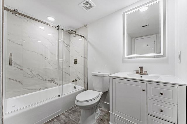 200 Jacaranda Country Club Drive 3c, Plantation, FL 33324