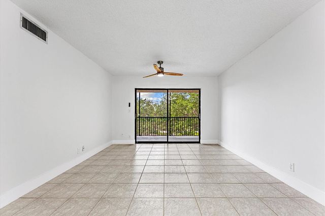 200 Jacaranda Country Club Drive 3c, Plantation, FL 33324