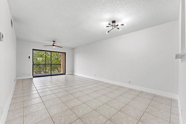 200 Jacaranda Country Club Drive 3c, Plantation, FL 33324