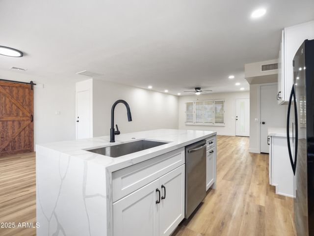 17615 N WHISPERING OAKS Drive, Sun City West, AZ 85375