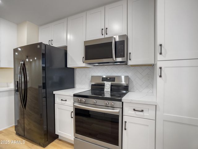 17615 N WHISPERING OAKS Drive, Sun City West, AZ 85375