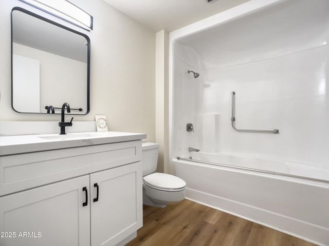 17615 N WHISPERING OAKS Drive, Sun City West, AZ 85375