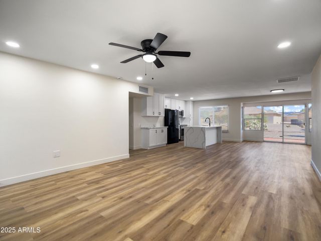 17615 N WHISPERING OAKS Drive, Sun City West, AZ 85375