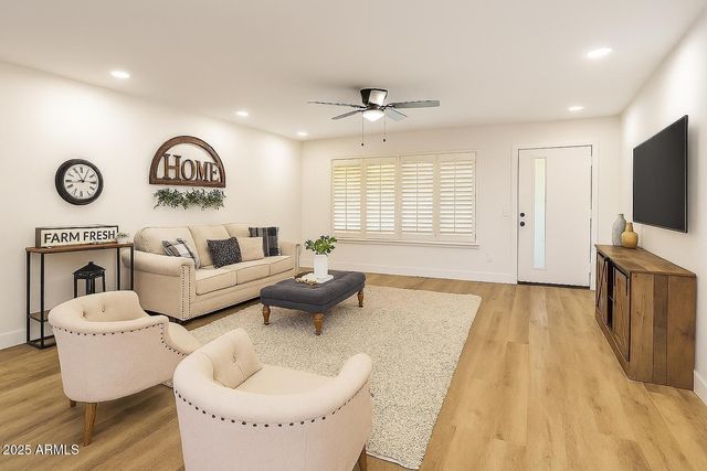 17615 N WHISPERING OAKS Drive, Sun City West, AZ 85375