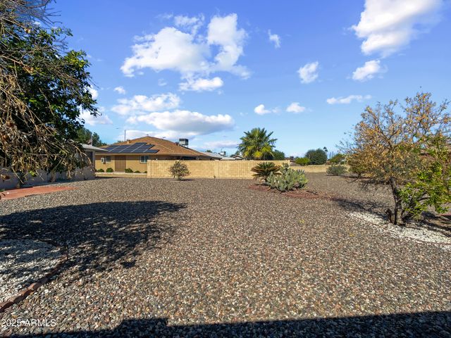 17615 N WHISPERING OAKS Drive, Sun City West, AZ 85375