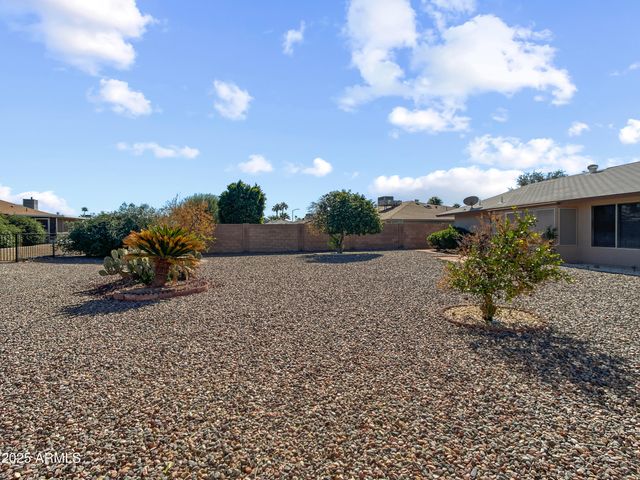 17615 N WHISPERING OAKS Drive, Sun City West, AZ 85375