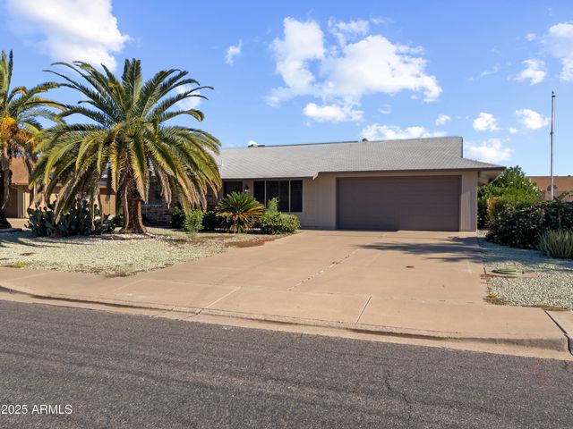 17615 N WHISPERING OAKS Drive, Sun City West, AZ 85375