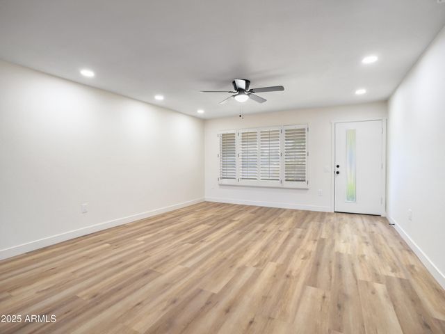 17615 N WHISPERING OAKS Drive, Sun City West, AZ 85375