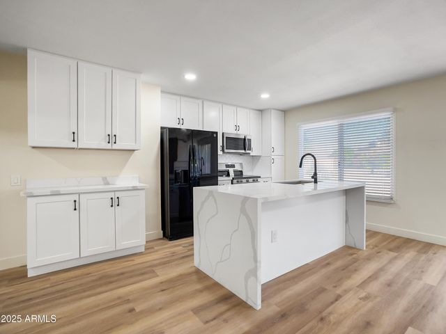 17615 N WHISPERING OAKS Drive, Sun City West, AZ 85375