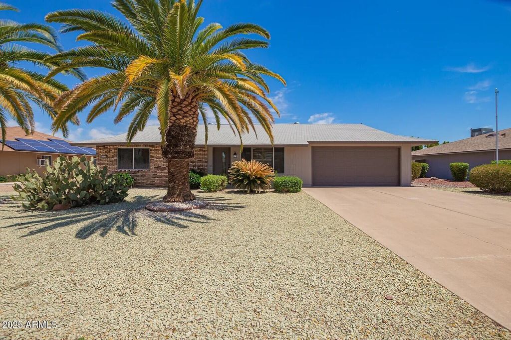 17615 N WHISPERING OAKS Drive, Sun City West, AZ 85375