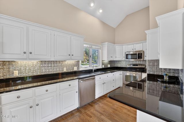 7402 Caracole Court, Sylvania, OH 43560