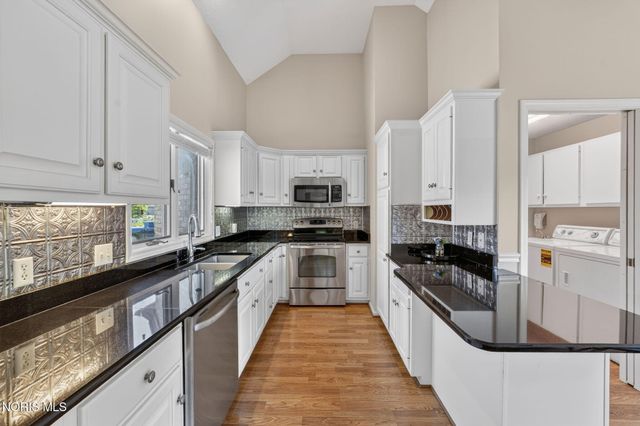 7402 Caracole Court, Sylvania, OH 43560