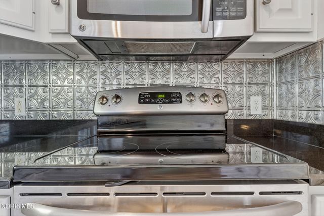 7402 Caracole Court, Sylvania, OH 43560