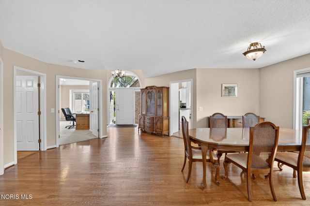 7402 Caracole Court, Sylvania, OH 43560