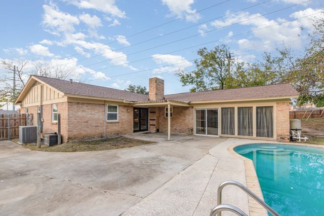 2704 Shady Grove Drive, Bedford, TX 76021