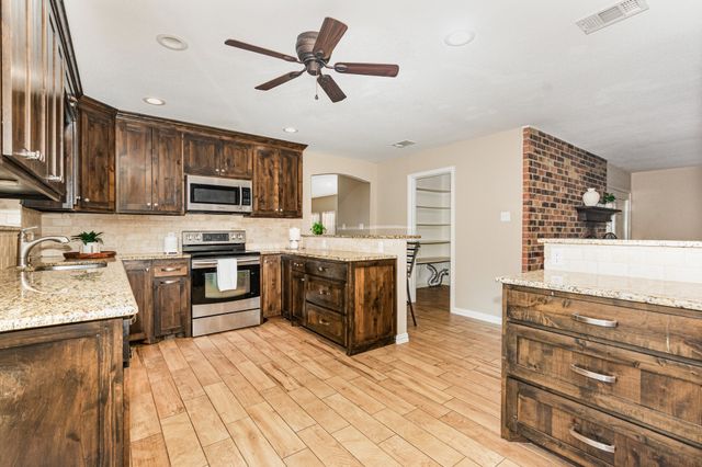 2704 Shady Grove Drive, Bedford, TX 76021