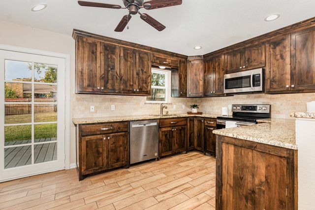 2704 Shady Grove Drive, Bedford, TX 76021