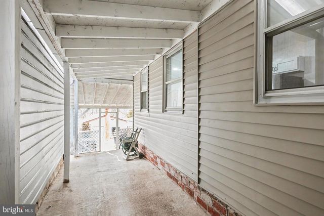 495 MANOR ST, Columbia, PA 17512