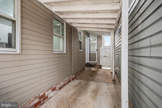 495 MANOR ST, Columbia, PA 17512