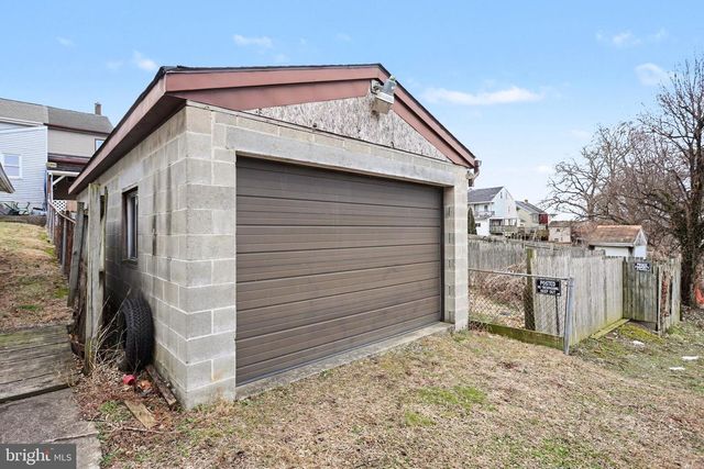 495 MANOR ST, Columbia, PA 17512