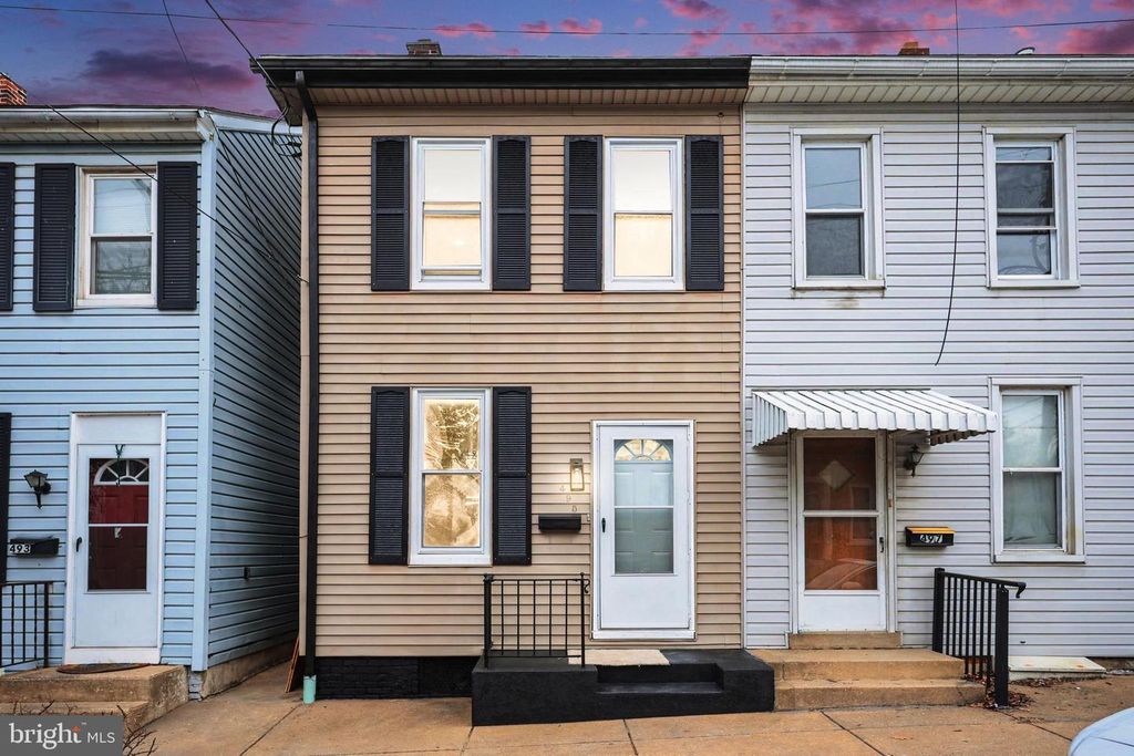 495 MANOR ST, Columbia, PA 17512