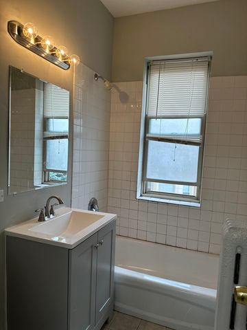 437 E Oakwood Boulevard 41, Chicago, IL 60653