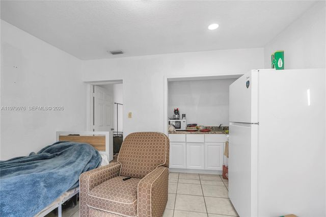 2900 SW 19th St, Miami, FL 33145