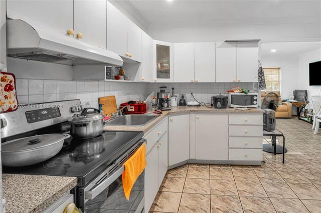 2900 SW 19th St, Miami, FL 33145