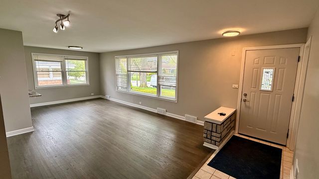 9527 Lowell Avenue, Skokie, IL 60076