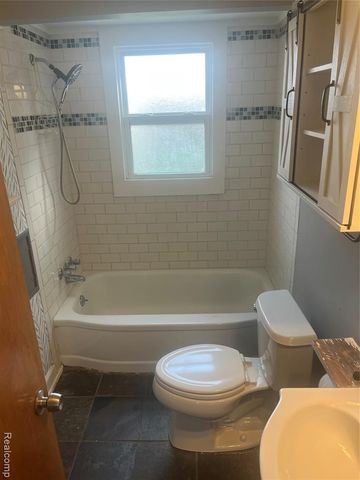 3102 N Altadena Avenue, Royal Oak, MI 48073