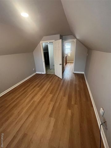 3102 N Altadena Avenue, Royal Oak, MI 48073