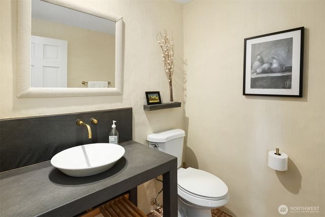 5610 W Mercer Way, Mercer Island, WA 98040