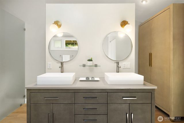 5610 W Mercer Way, Mercer Island, WA 98040