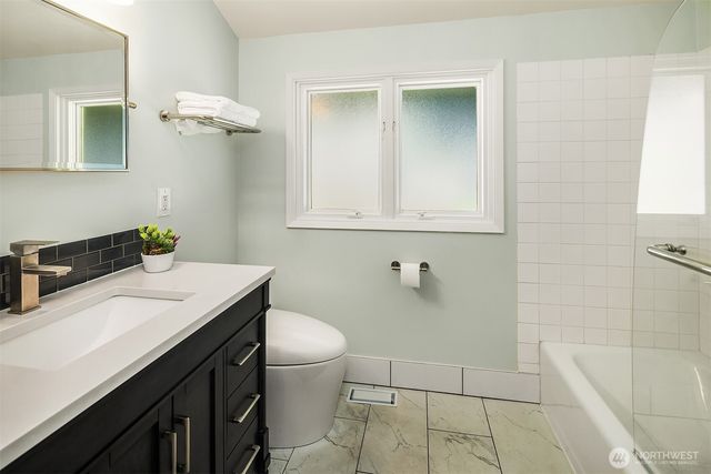 5610 W Mercer Way, Mercer Island, WA 98040