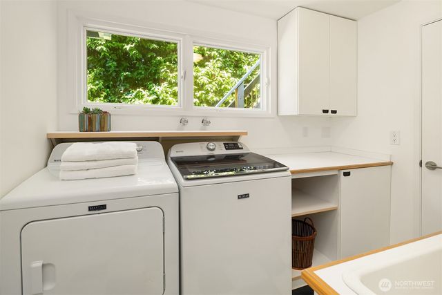 5610 W Mercer Way, Mercer Island, WA 98040