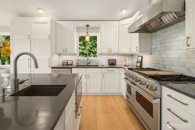 5610 W Mercer Way, Mercer Island, WA 98040