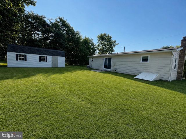 85 CEMETERY AVE, Stewartstown, PA 17363