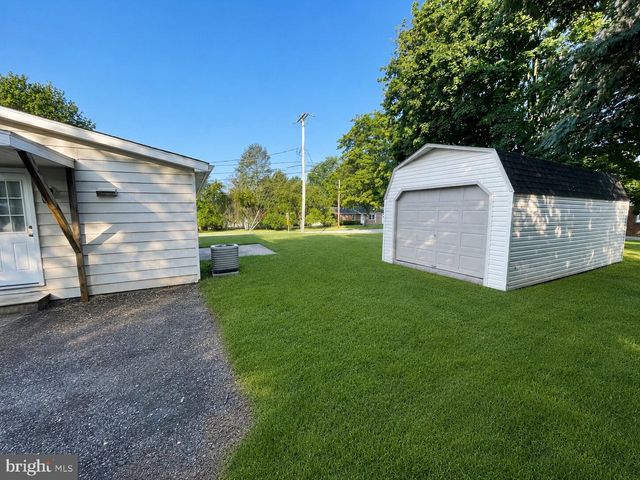 85 CEMETERY AVE, Stewartstown, PA 17363