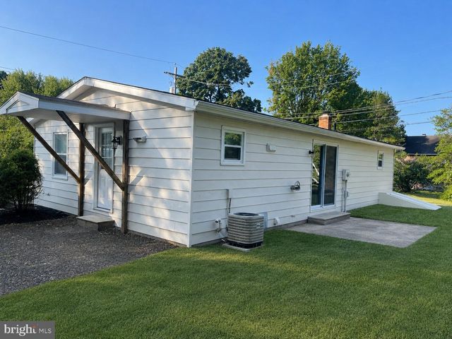 85 CEMETERY AVE, Stewartstown, PA 17363