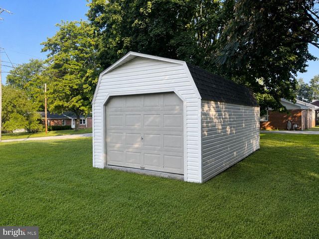 85 CEMETERY AVE, Stewartstown, PA 17363