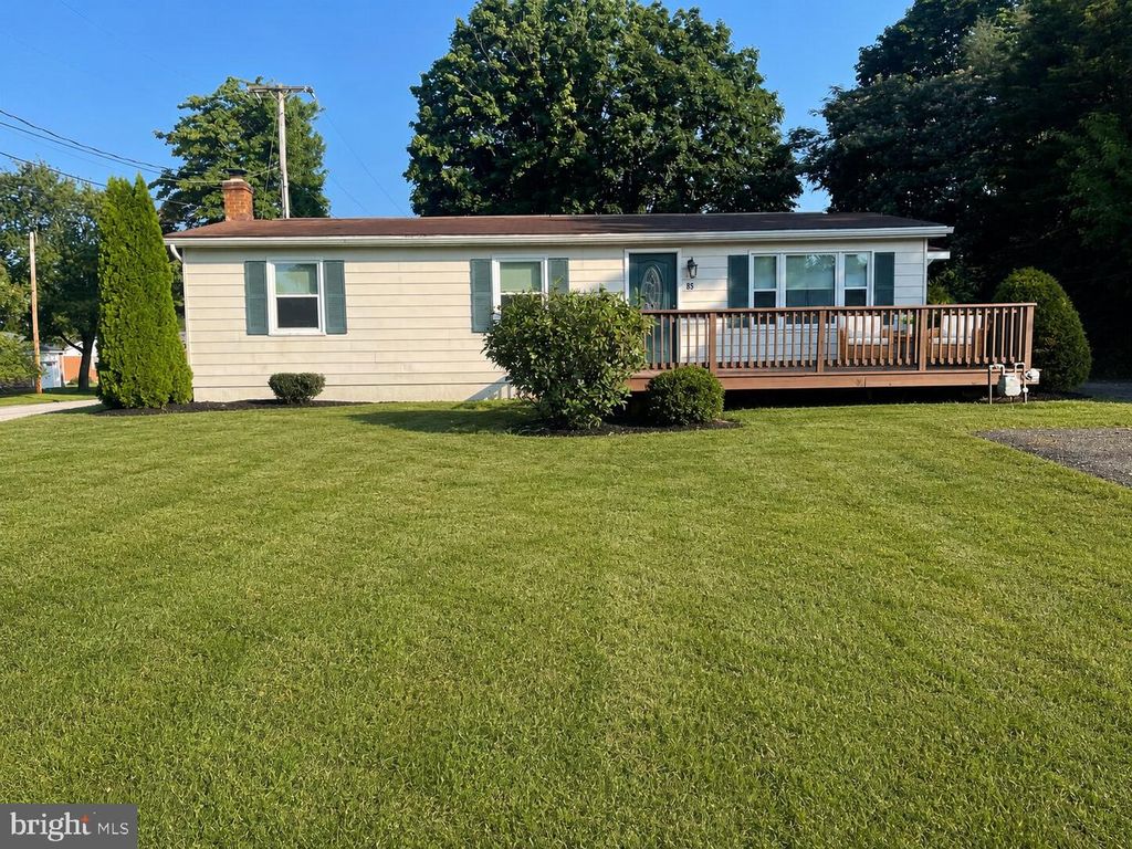 85 CEMETERY AVE, Stewartstown, PA 17363