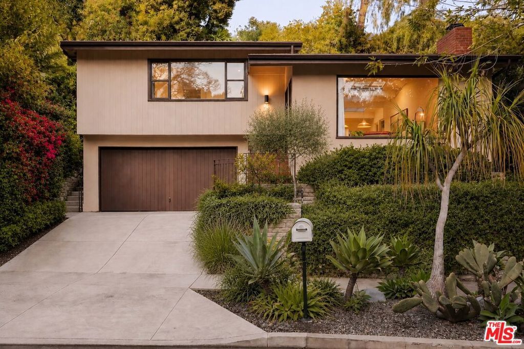 Image 1 of property listing at 588 Dryad Road, Santa Monica, CA 90402