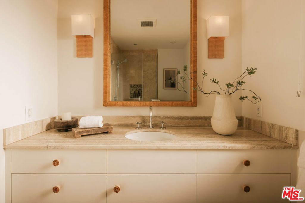Image 11 of property listing at 588 Dryad Road, Santa Monica, CA 90402