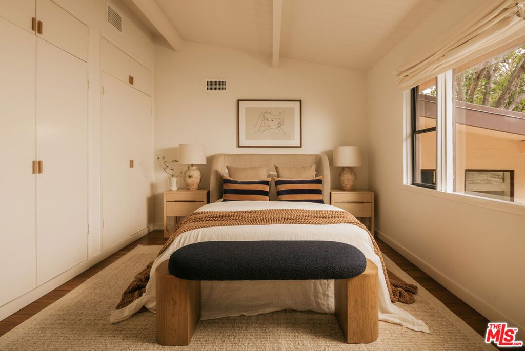 Image 13 of property listing at 588 Dryad Road, Santa Monica, CA 90402