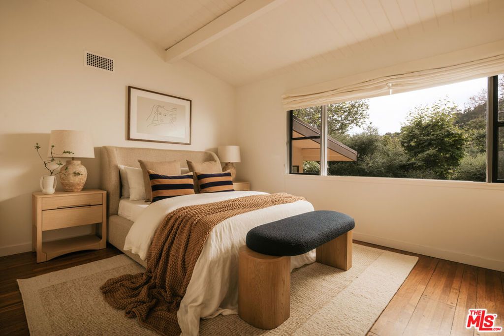 Image 14 of property listing at 588 Dryad Road, Santa Monica, CA 90402