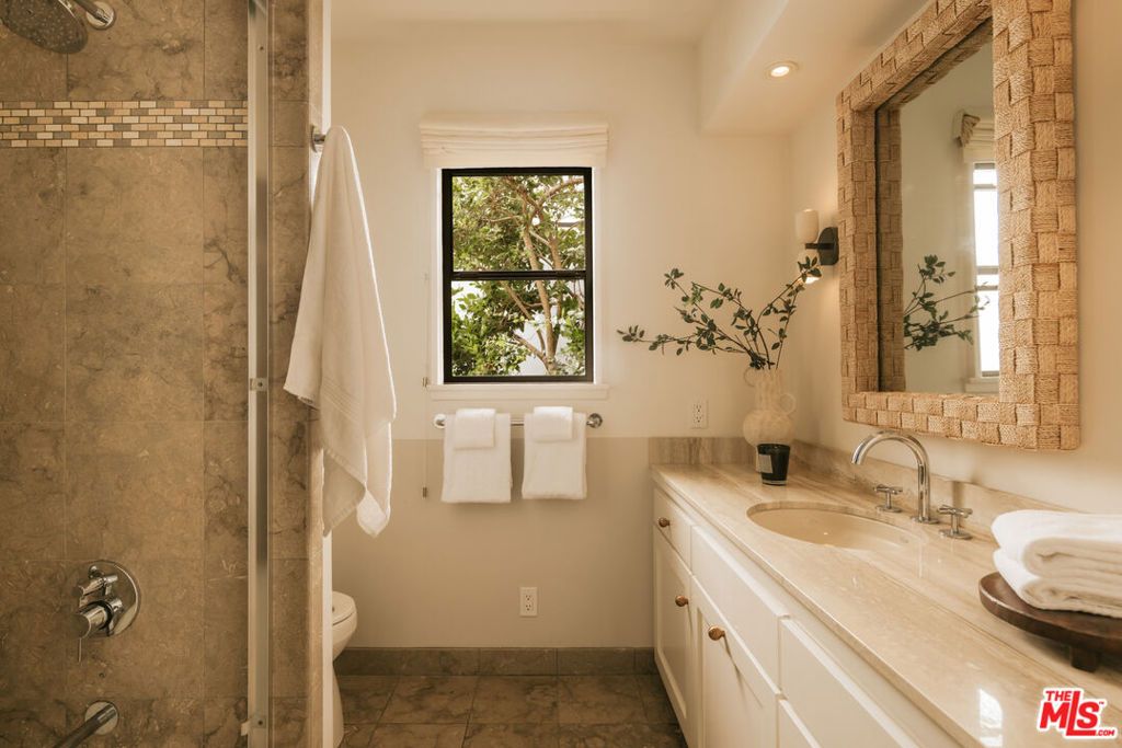 Image 15 of property listing at 588 Dryad Road, Santa Monica, CA 90402
